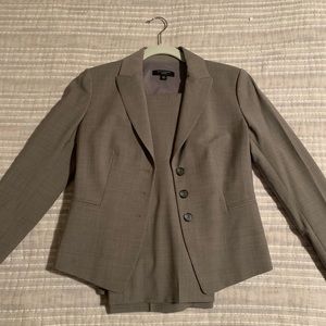 Ann Taylor Gray Suit (Jacket/Pants), Size 2P